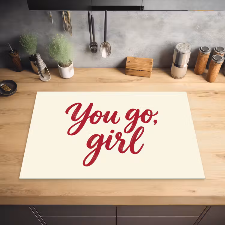 you go girl - Rood - Wit Inductie beschermer vinyl 3mm klein -sfeer5