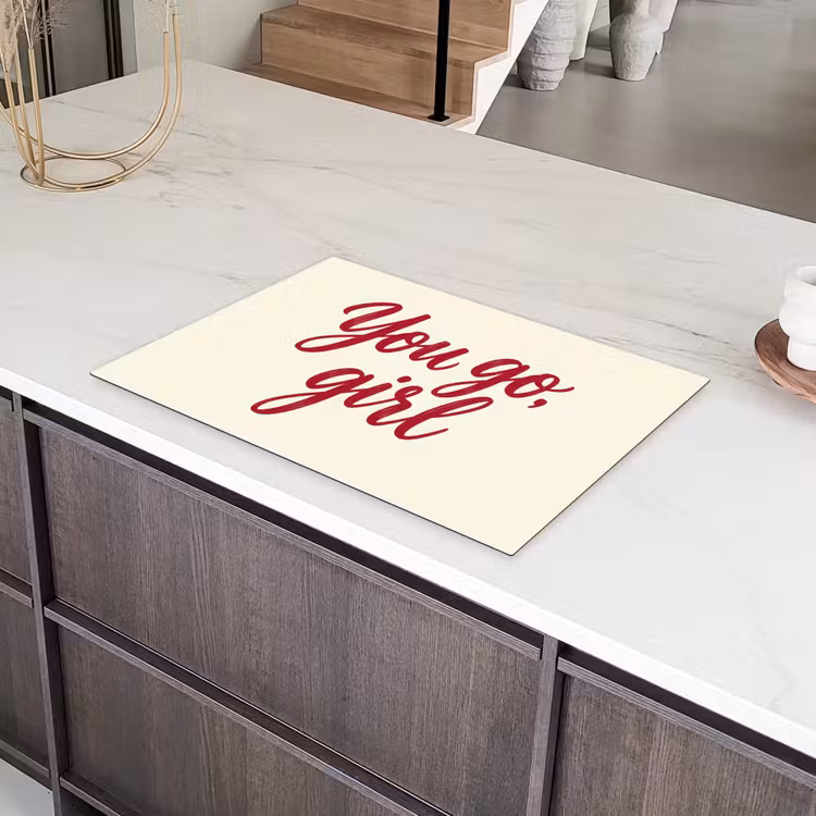 you go girl - Rood - Wit Inductie beschermer vinyl 3mm klein -sfeer8