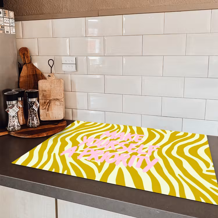 Zebraprint - Priority - Roze Inductie beschermer vinyl 3mm klein -sfeer3