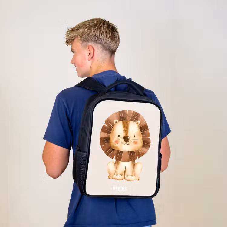 Leeuw illustratie met beige achtergrond Rugzak - Zwart middel -sfeer8