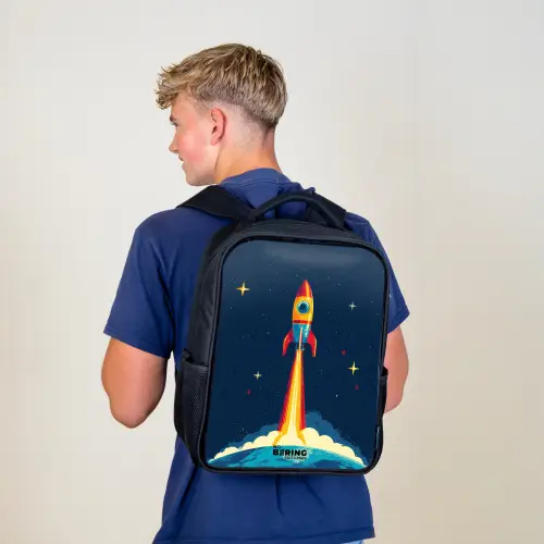 Planeet - Raket - Sterren - Donkerblauw Rugzak - Zwart middel -sfeer8