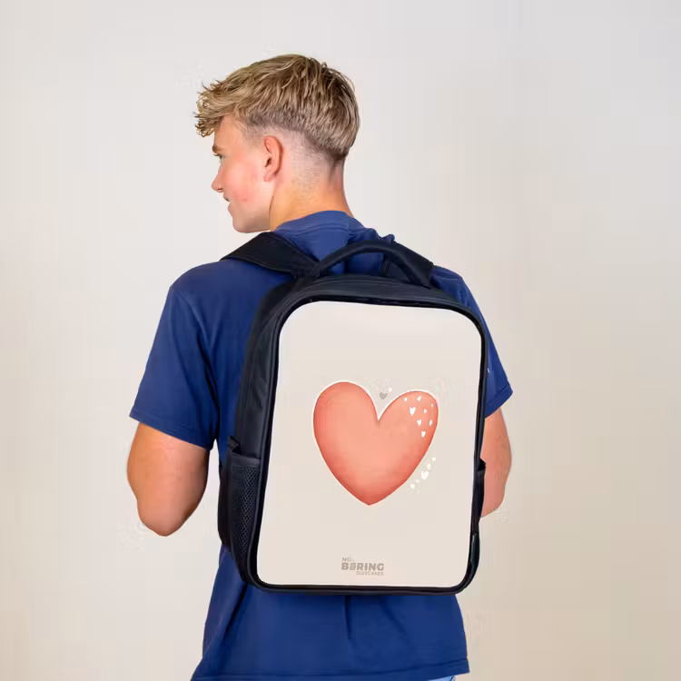 Rood hart op een beige achtergrond Rugzak - Zwart middel -sfeer8