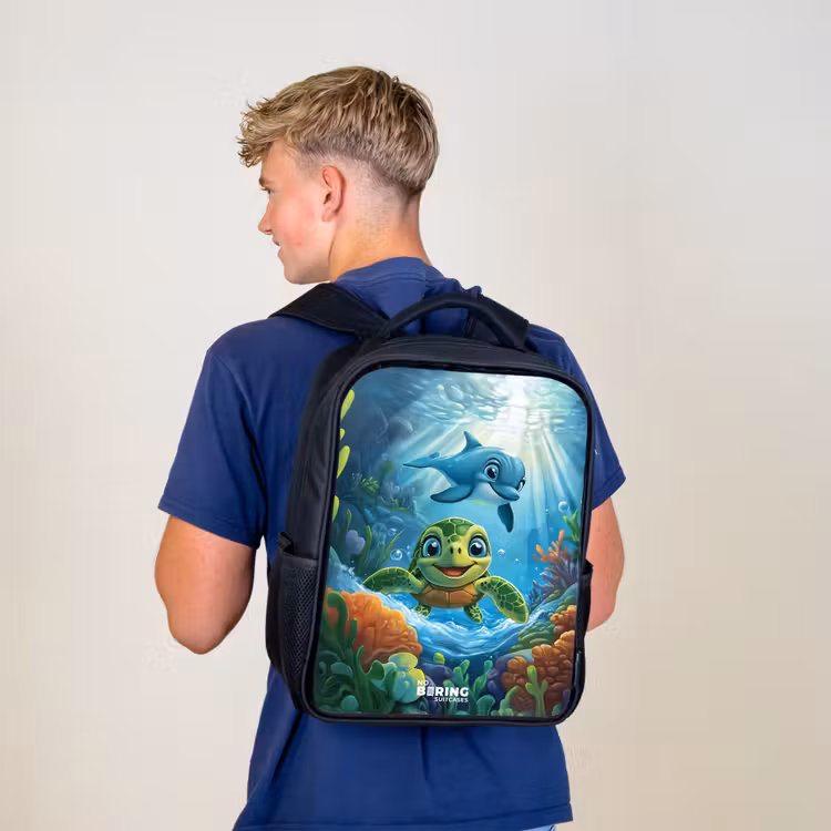 Schildpad en dolfijn in blauwe oceaan Rugzak - Zwart middel -sfeer8
