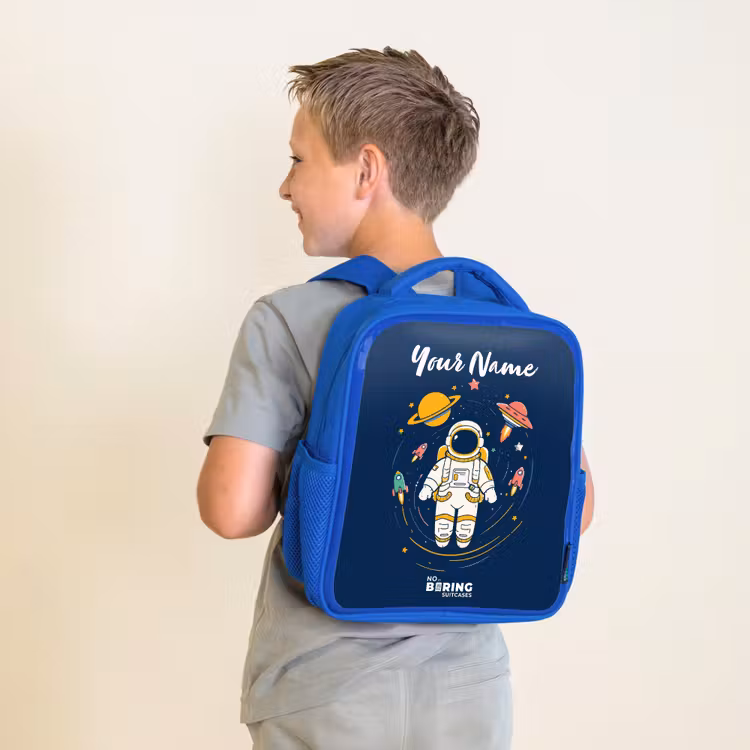 Astronaut - Planeet - Sterren - Raket Kinderrugzak - Blauw middel -sfeer2
