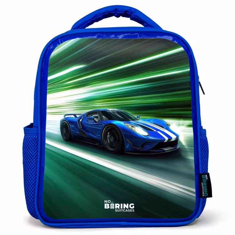 Blauwe raceauto met strepen in groene tunnel Kinderrugzak - Blauw middel -3d