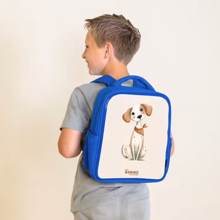 Bruin gevlekte pup op een beige achtergrond Kinderrugzak - Blauw middel -sfeer2