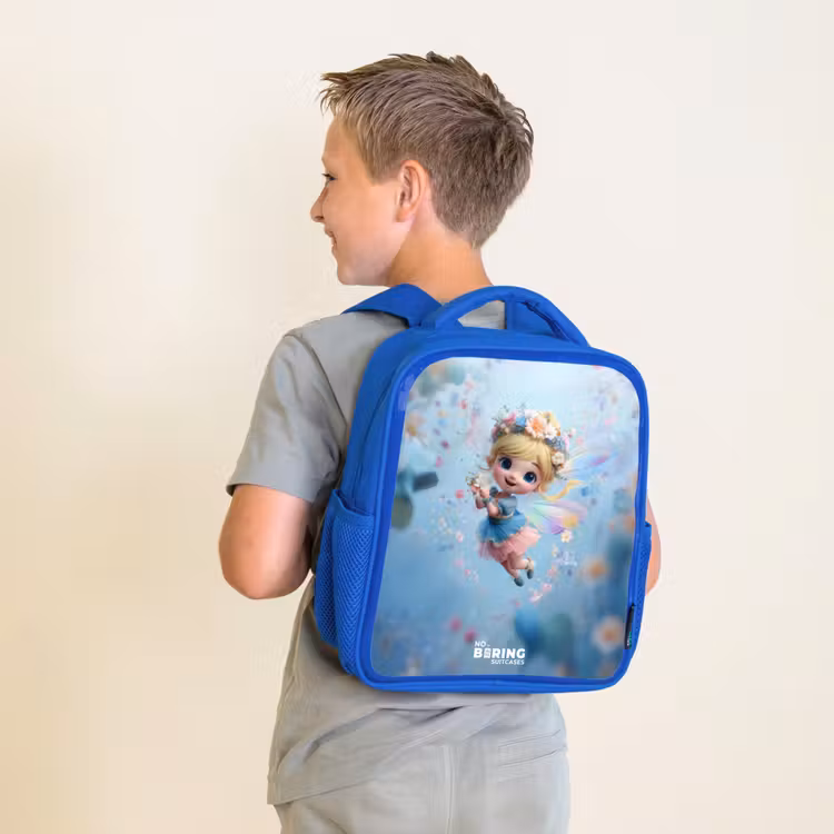 Vlinderfee in Bloemenlucht Kinderrugzak - Blauw middel -sfeer2