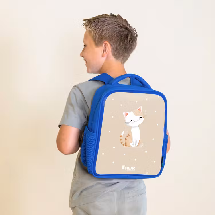 Kat omringd door beige stippen Kinderrugzak - Blauw middel -sfeer2