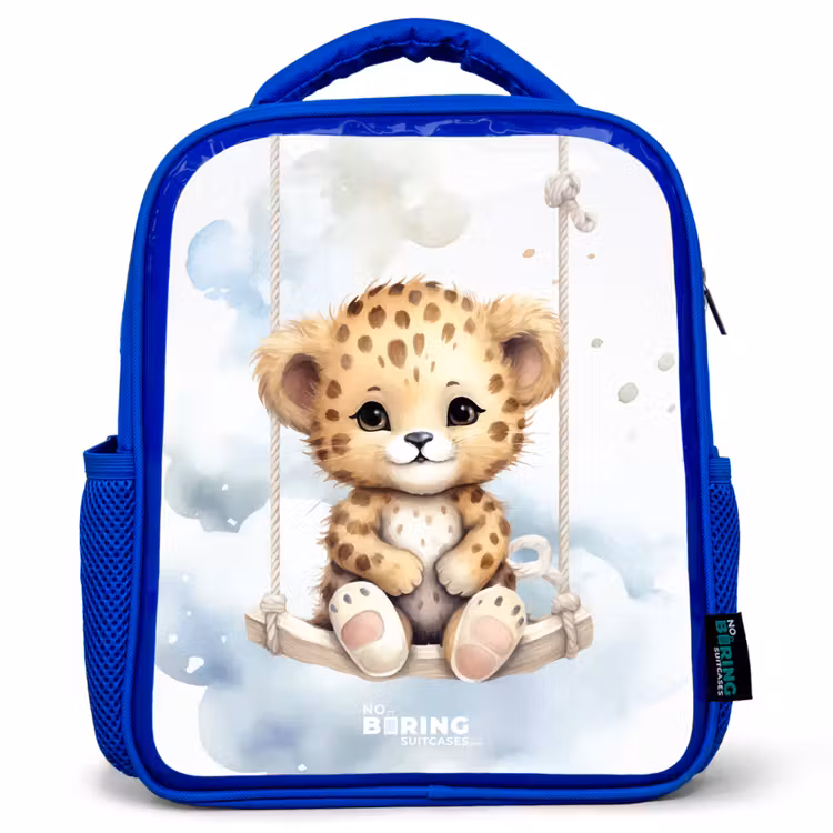 Cheeta welpje op een schommel in de wolken Kinderrugzak - Blauw middel -3d