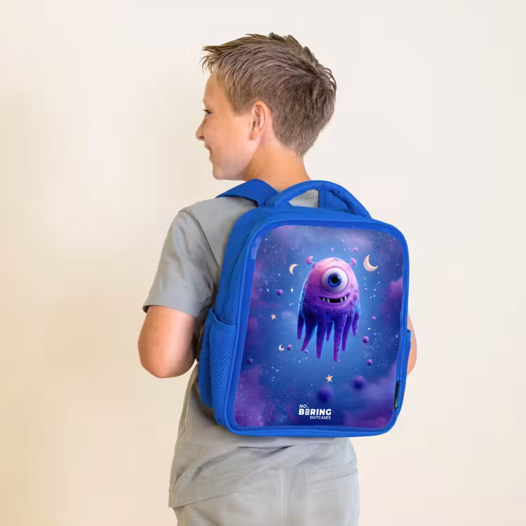 Vrolijk paarsoog in de ruimte Kinderrugzak - Blauw middel -sfeer2