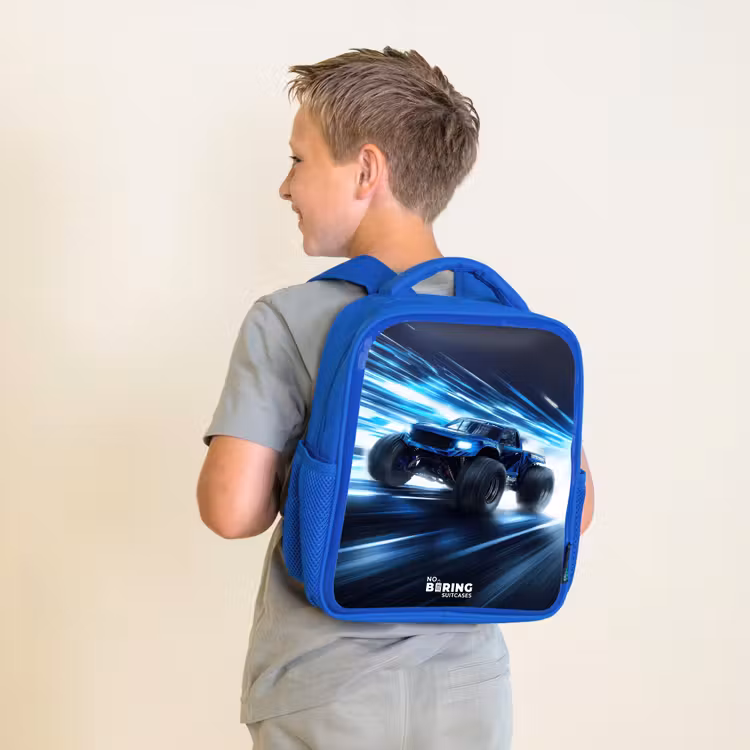 Monstertruck raast door lichtsnelheid Kinderrugzak - Blauw middel -sfeer2