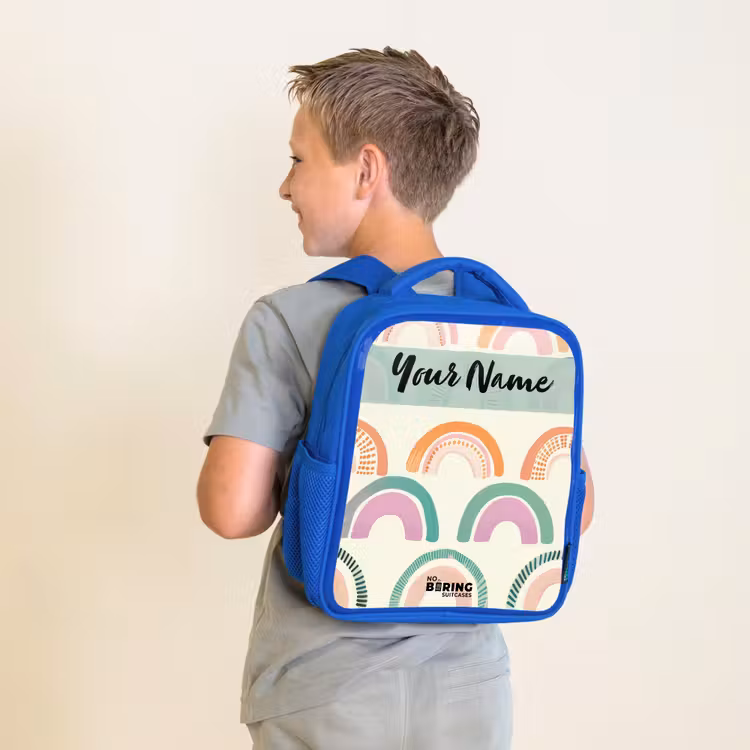 Regenboog - Pastel - Patroon Kinderrugzak - Blauw middel -sfeer2