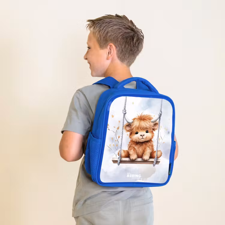 Schommelend Schotse hooglander kalf van waterverf Kinderrugzak - Blauw middel -sfeer2