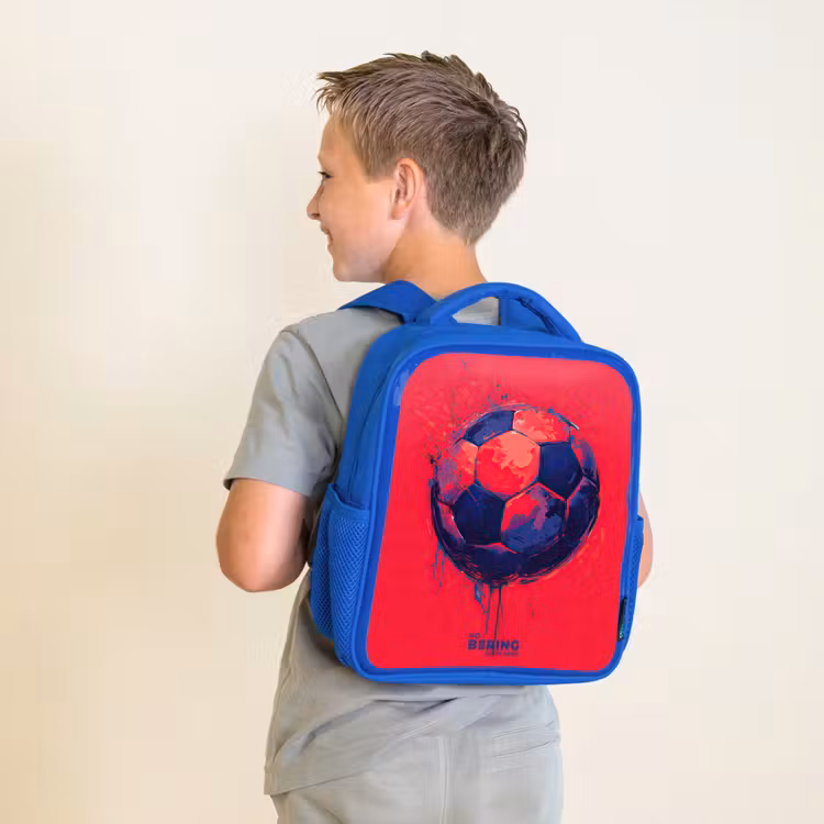 Voetbal - Verf - Blauw - Rood Kinderrugzak - Blauw middel -sfeer2