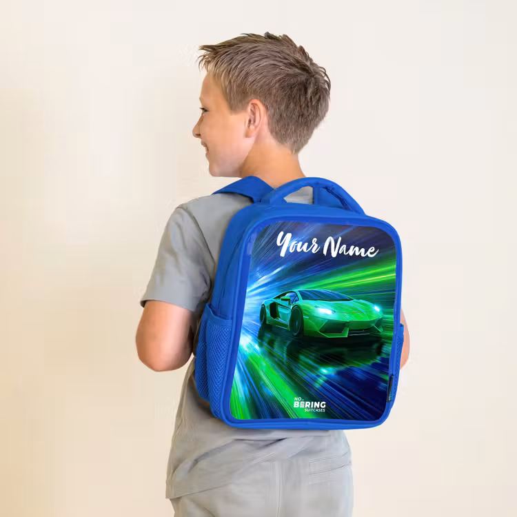 Sportauto - Groen - Snelheidslijnen - Neon Kinderrugzak - Blauw middel -sfeer2
