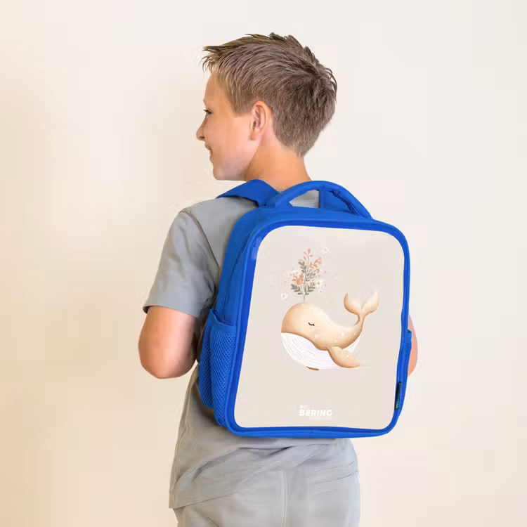 Walvis in pastel beige kleuren Kinderrugzak - Blauw middel -sfeer2