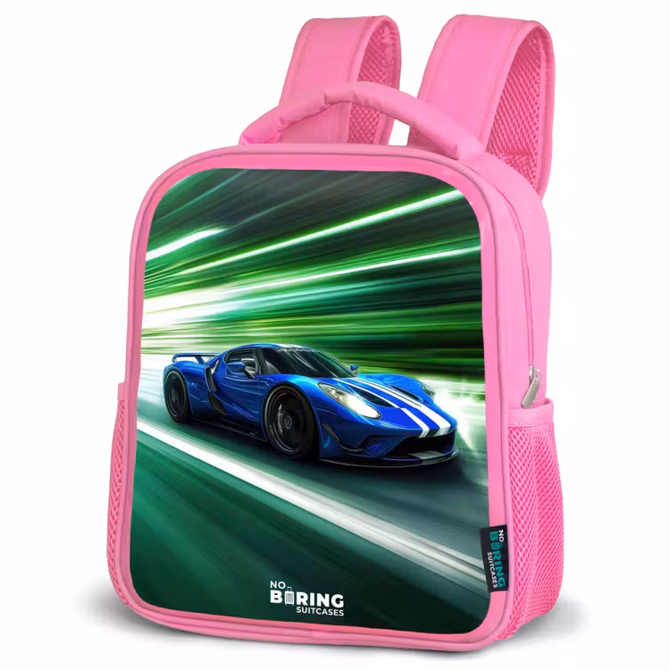 Blauwe raceauto met strepen in groene tunnel Kinderrugzak - Roze middel -schuin