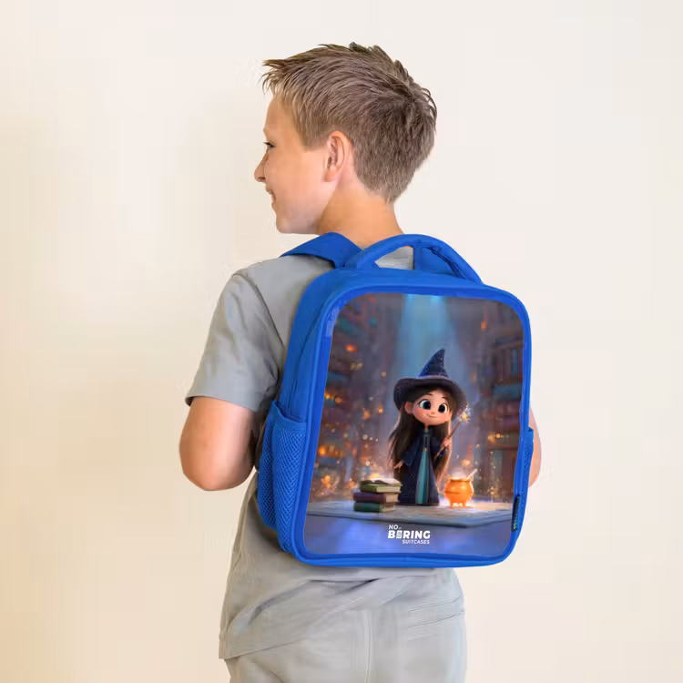 Kleine tovernares in bibliotheek Kinderrugzak - Blauw middel -sfeer2