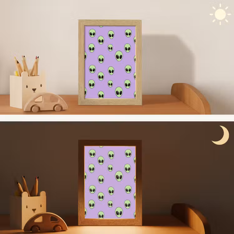 Alien - Retro - Lila Light Box met kabel (Kinderlampje) klein 904 -sfeer3_kind
