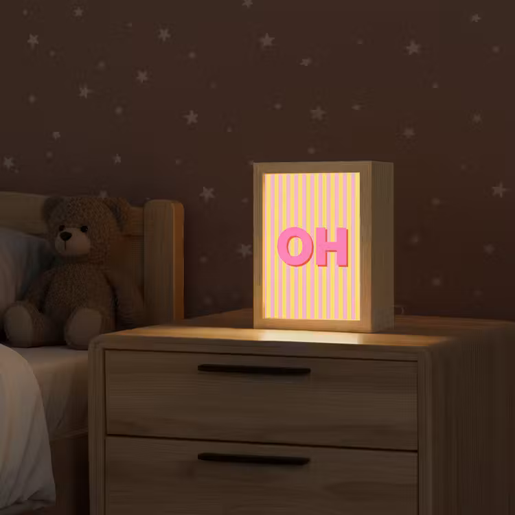Tekst - Strepen - Roze Light Box met kabel (Kinderlampje) klein -sfeer1_kind