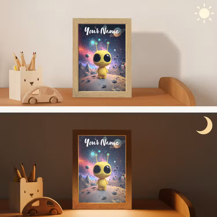 Alien - Ruimte - Geel - Planeten Light Box met kabel (Kinderlampje) klein -sfeer3_kind