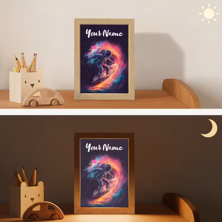 Astronaut - Ruimte - Surfen - Kleurrijk Light Box met kabel (Kinderlampje) klein -sfeer3_kind