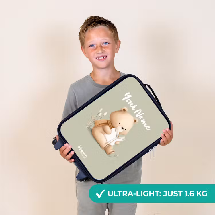 Een bruine beer met een boek - Groen Kinderkoffer - Zwart klein -sfeer4_UK