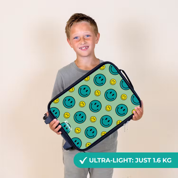 All smiles groen Kinderkoffer - Zwart klein -sfeer4_UK