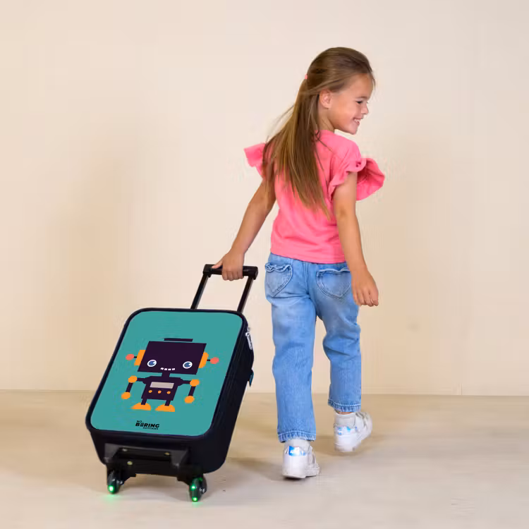 Zwarte robot met oranje accenten op een blauwe achtergrond Kinderkoffer - Zwart klein -sfeer1