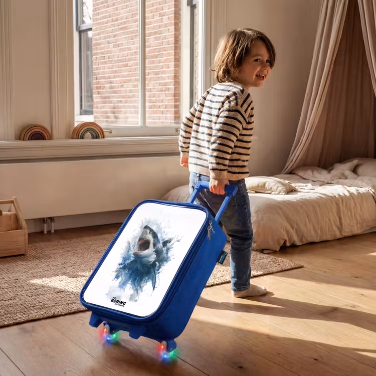 Aanvallende haai in waterverf Kinderkoffer - Blauw klein -sfeer1