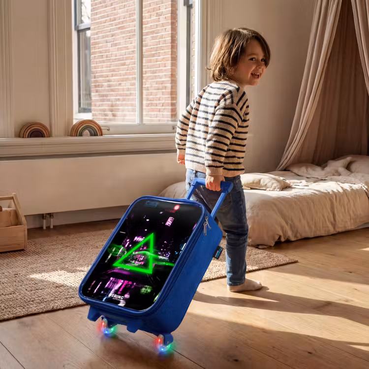 Felgroen driehoek boven een stadstraat Kinderkoffer - Blauw klein -sfeer1