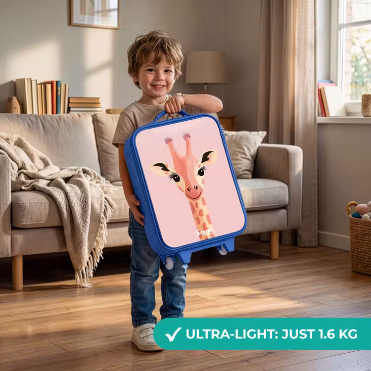 Giraffe - Wimpers - Minimalistisch - Roze Kinderkoffer - Blauw klein -sfeer2_EN