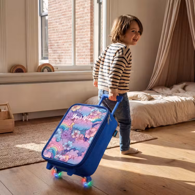Illustratie van wolken, regenbogen en bloemen Kinderkoffer - Blauw klein -sfeer1