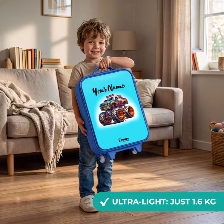 Monstertruck op Lichtblauwe Achtergrond Kinderkoffer - Blauw klein -sfeer2_EN