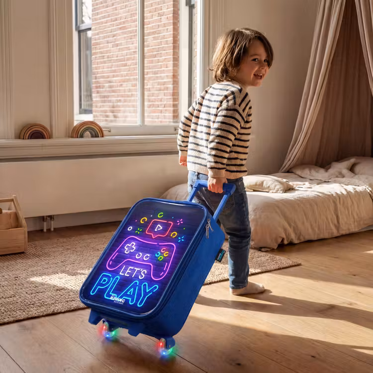 Neoncontroller tegen een bakstenen muur Kinderkoffer - Blauw klein -sfeer1