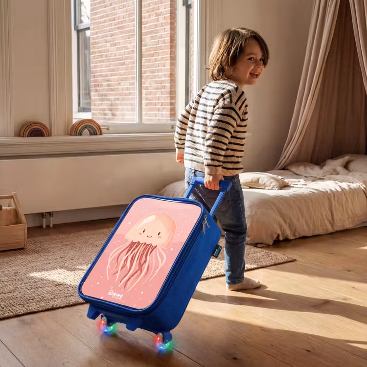 Roze kwal met gezicht Kinderkoffer - Blauw klein -sfeer1