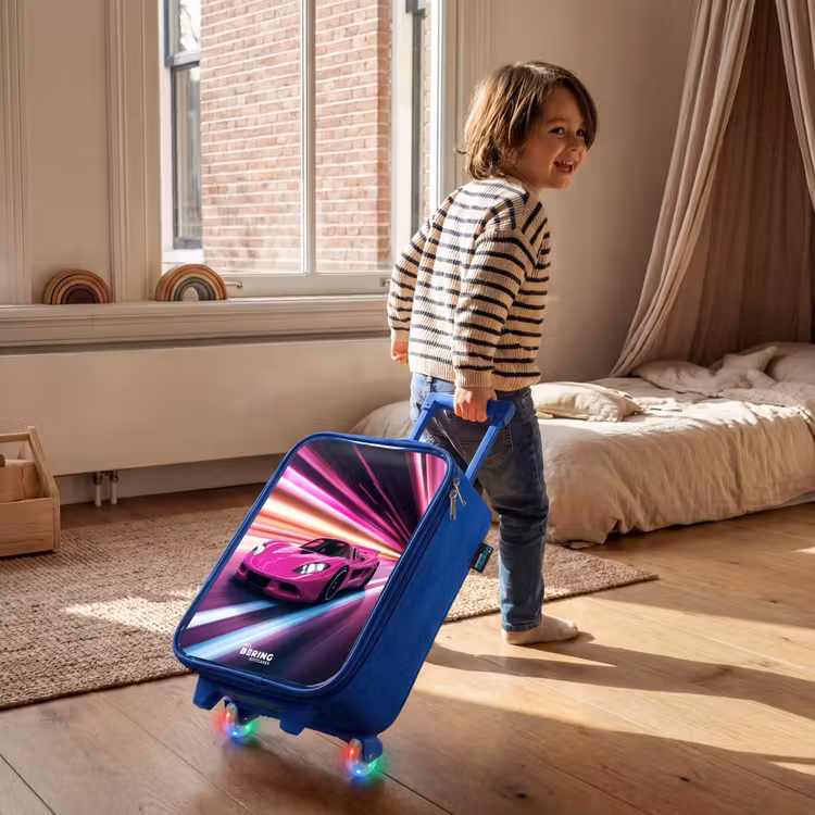 Roze raceauto flitst door neonlicht Kinderkoffer - Blauw klein -sfeer1