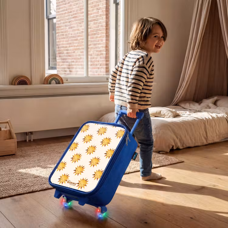 Lachende zonnetjes als patroon op beige achtergrond Kinderkoffer - Blauw klein -sfeer1