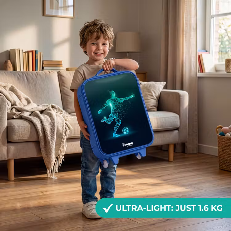 Voetballer trapt met kracht in digitale vorm Kinderkoffer - Blauw klein -sfeer2_EN