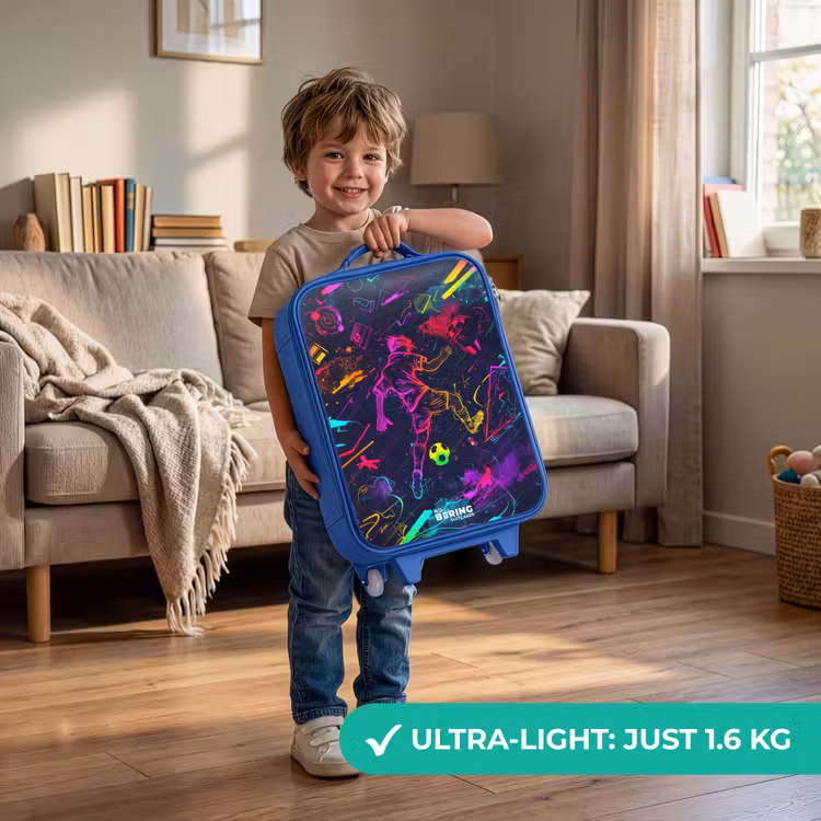 Straatvoetbal in ruimtekleuren Kinderkoffer - Blauw klein -sfeer2_EN