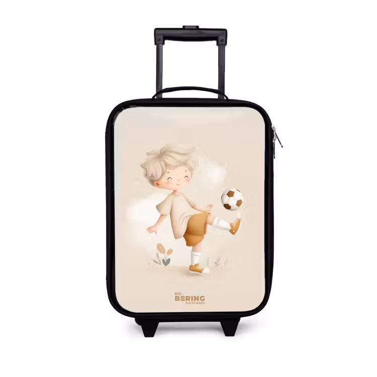 Jongen met een voetbal in beige kleuren Kinderkoffer - Zwart klein -3d