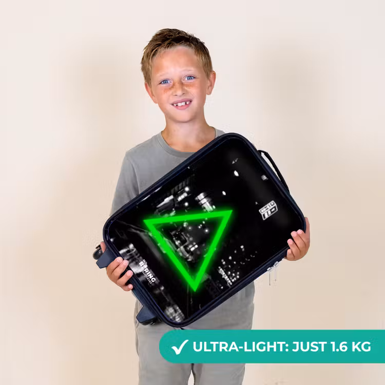 Felgroene driehoek Kinderkoffer - Zwart klein -sfeer4_UK