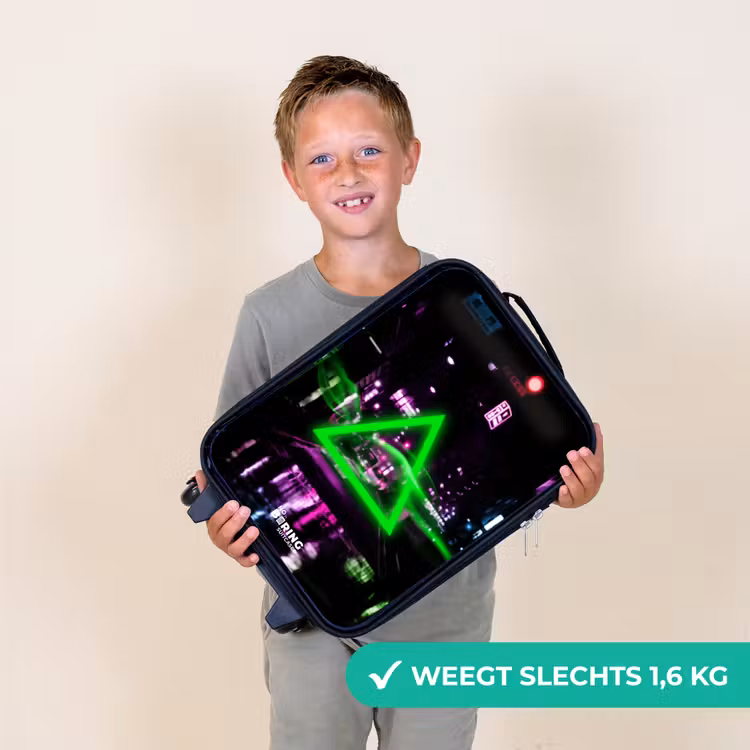 Felgroen driehoek boven een stadstraat Kinderkoffer - Zwart klein -sfeer4_NL