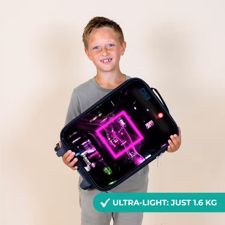 Felroze vierkant boven een natte straat Kinderkoffer - Zwart klein -sfeer4_UK