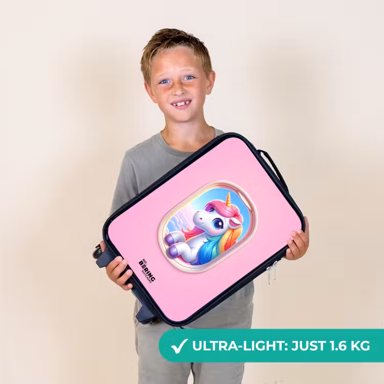 Kleurrijke eenhoorn uit een vliegtuigraam Kinderkoffer - Zwart klein -sfeer4_UK