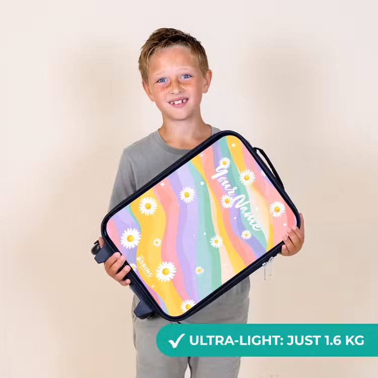 Madeliefjes op regenboogachtergrond Kinderkoffer - Zwart klein -sfeer4_UK