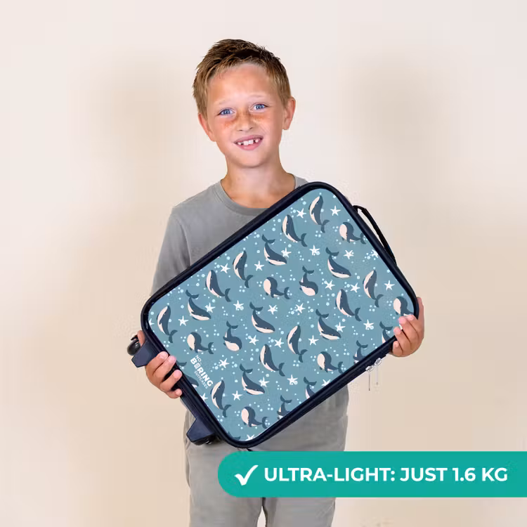 Donkerblauw walvissenpatroon met zeesterren Kinderkoffer - Zwart klein -sfeer4_UK