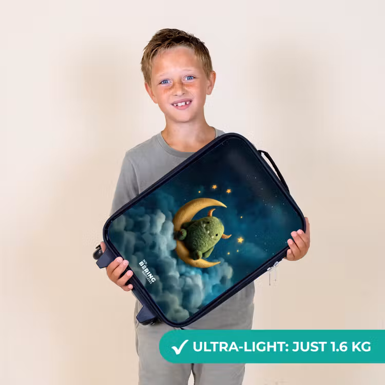 Groen monster op maansikkel Kinderkoffer - Zwart klein -sfeer4_UK