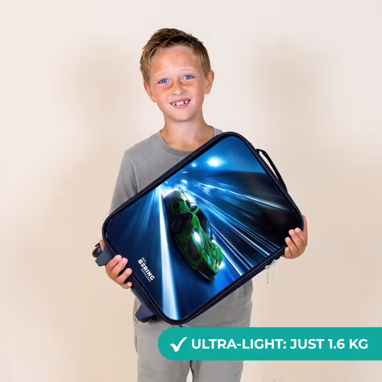 Groene supercar flitst door neonlicht Kinderkoffer - Zwart klein -sfeer4_UK