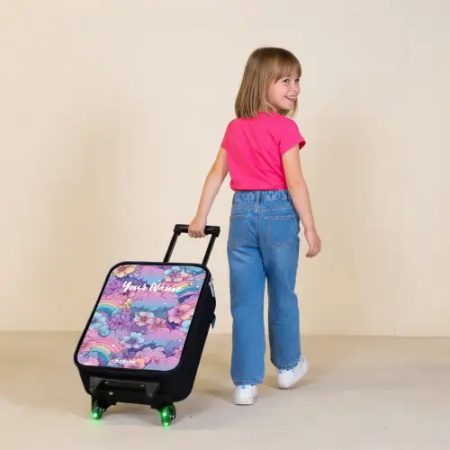 Illustratie van wolken, regenbogen en bloemen Kinderkoffer - Zwart klein -sfeer1